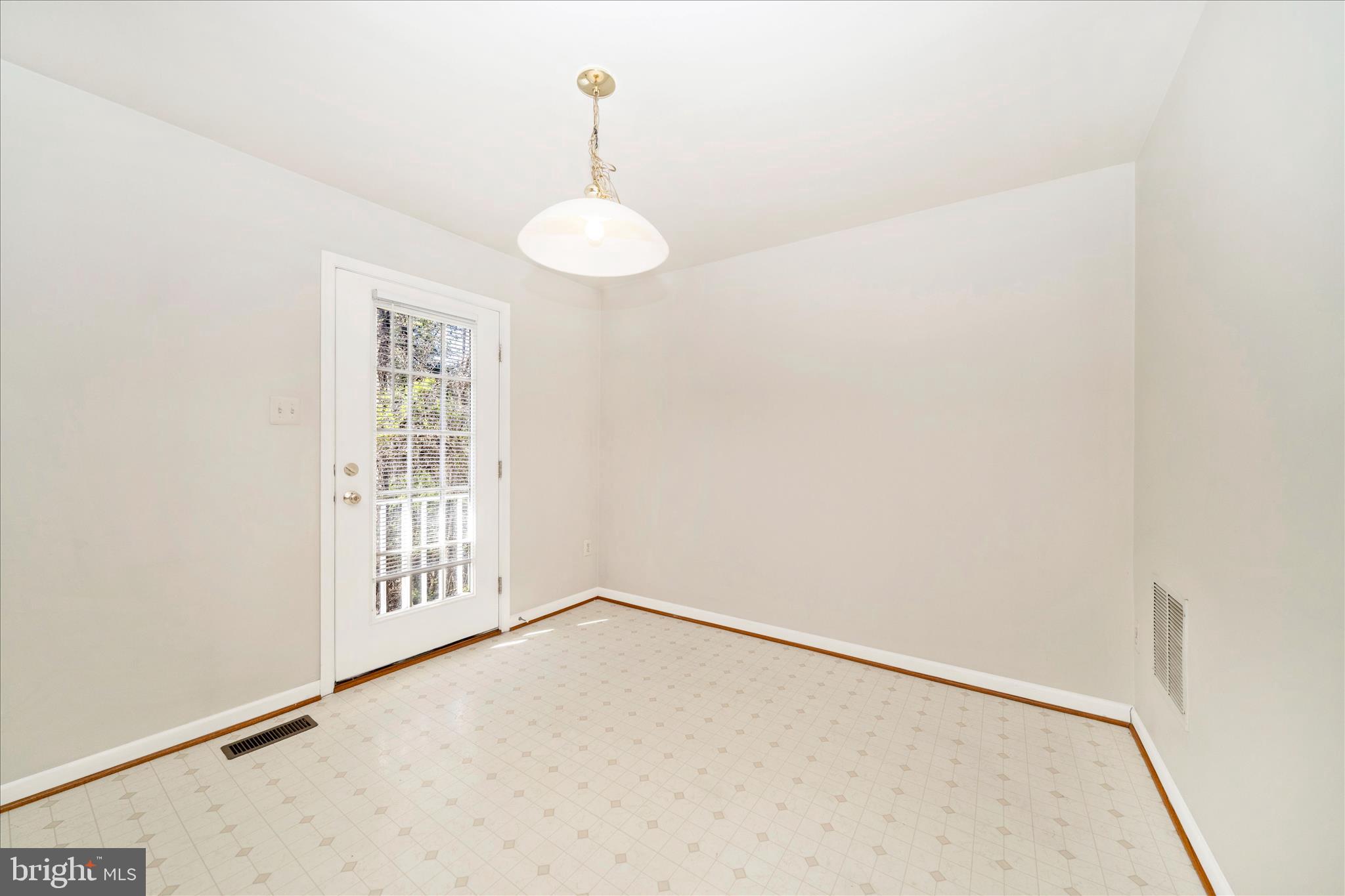 7704 ENGLISH OAK CIRCLE 10