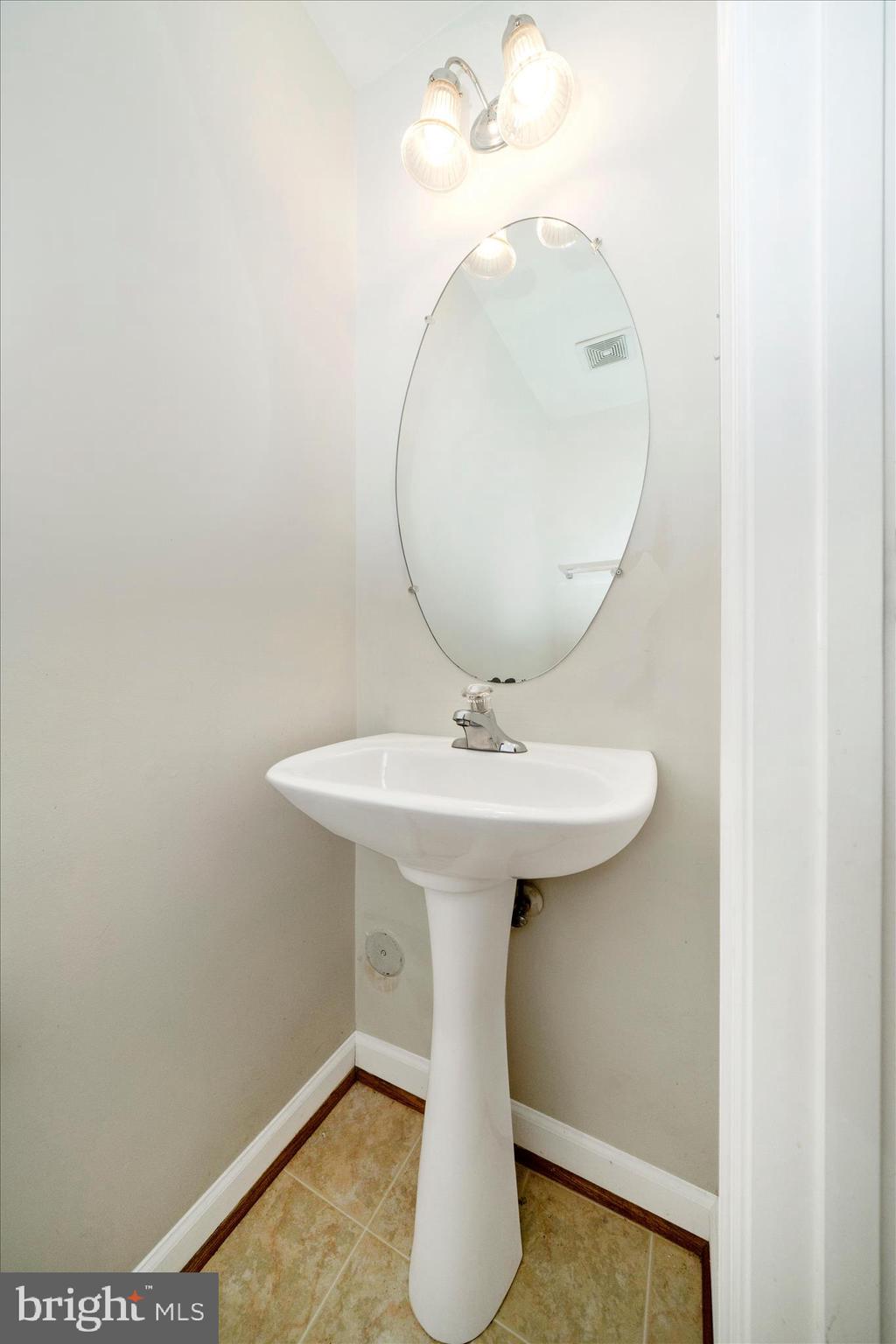 7704 ENGLISH OAK CIRCLE 10