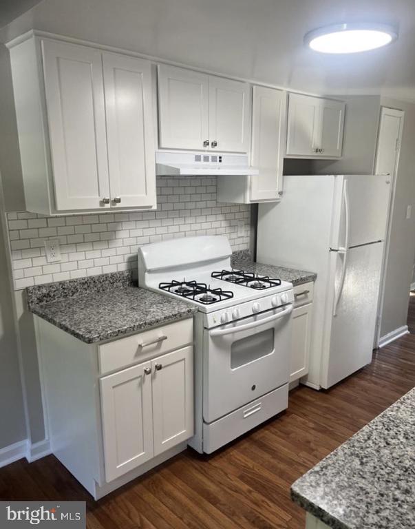 5748 YELLOWROSE COURT