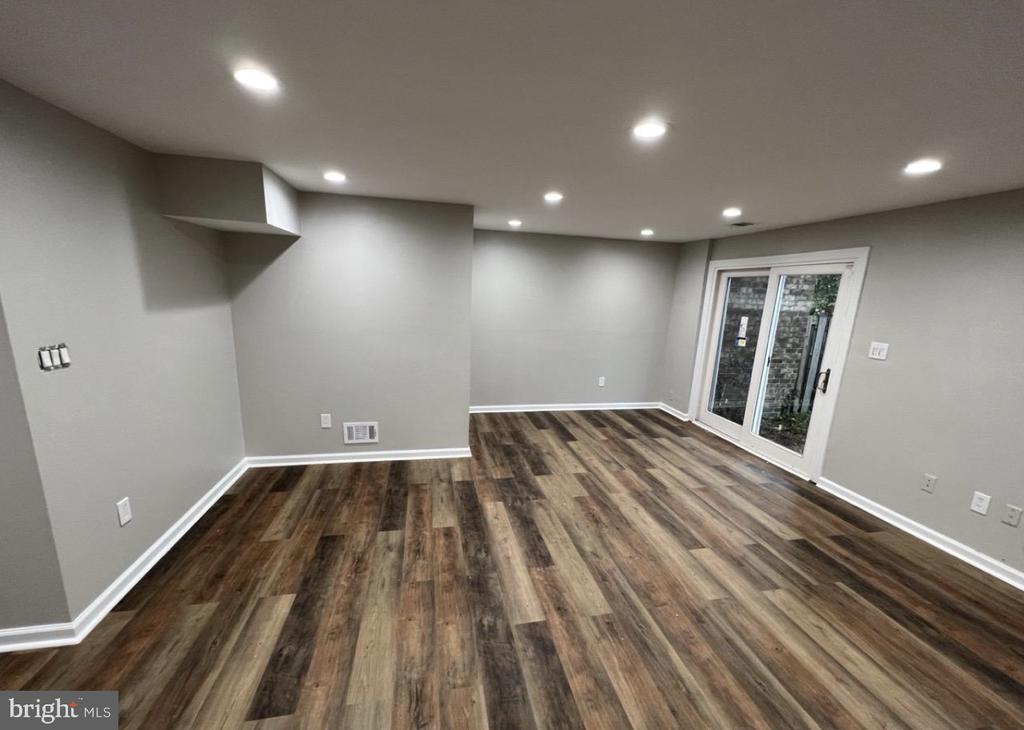 5748 YELLOWROSE COURT