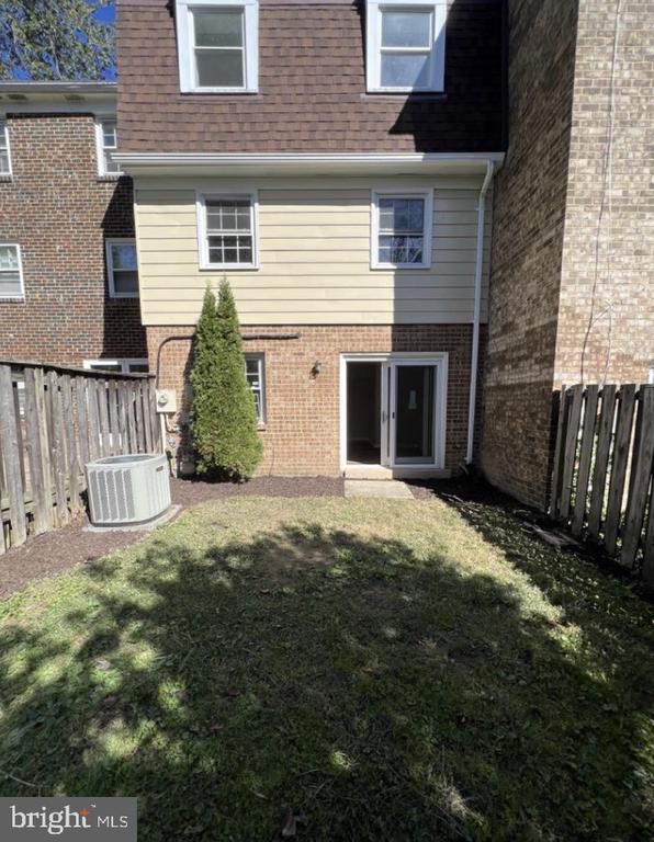 5748 YELLOWROSE COURT