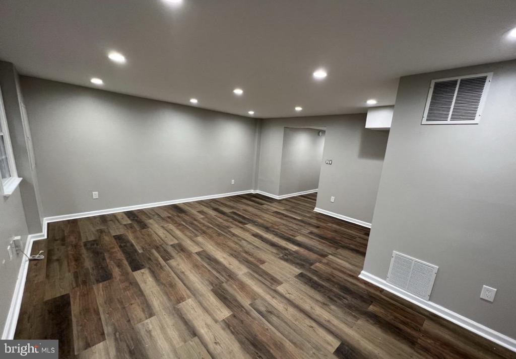 5748 YELLOWROSE COURT