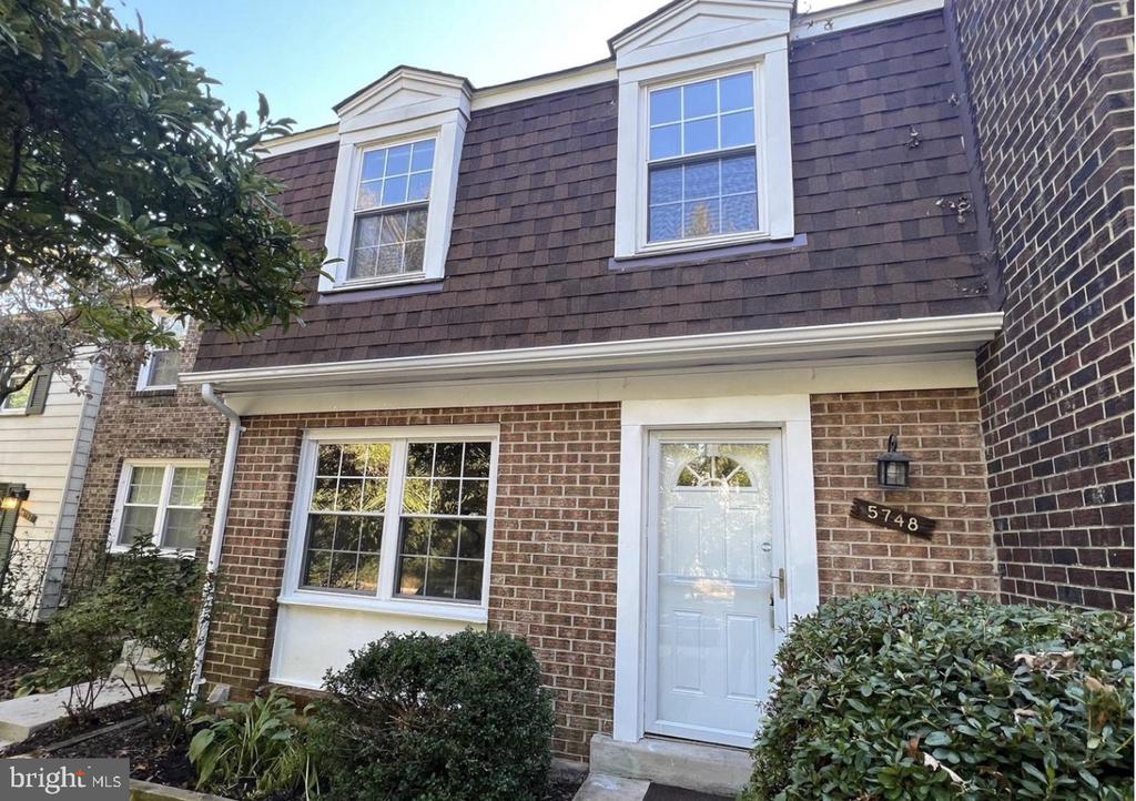 5748 YELLOWROSE COURT