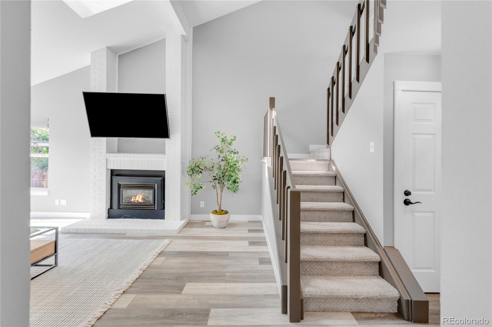 1569 S Syracuse Street