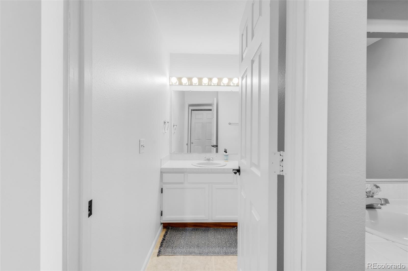 1569 S Syracuse Street