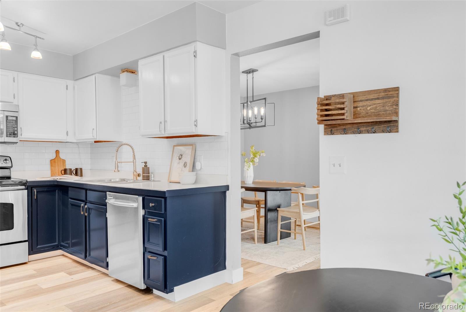 1569 S Syracuse Street