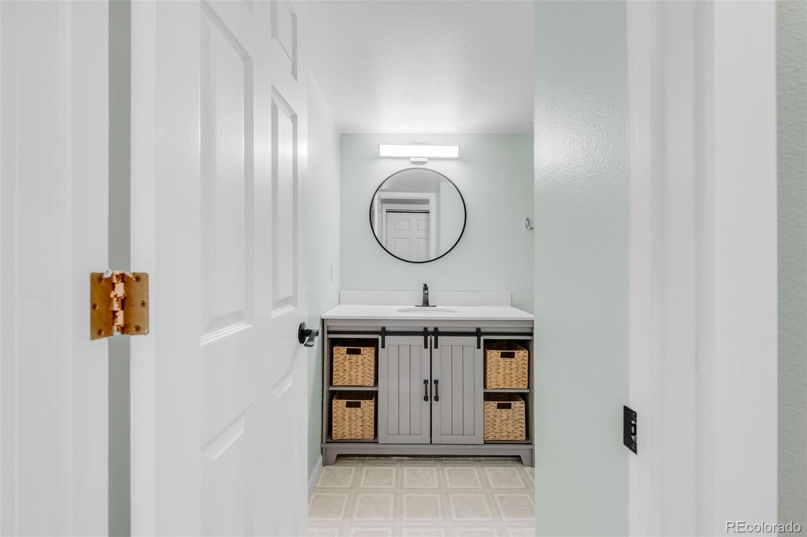 1569 S Syracuse Street