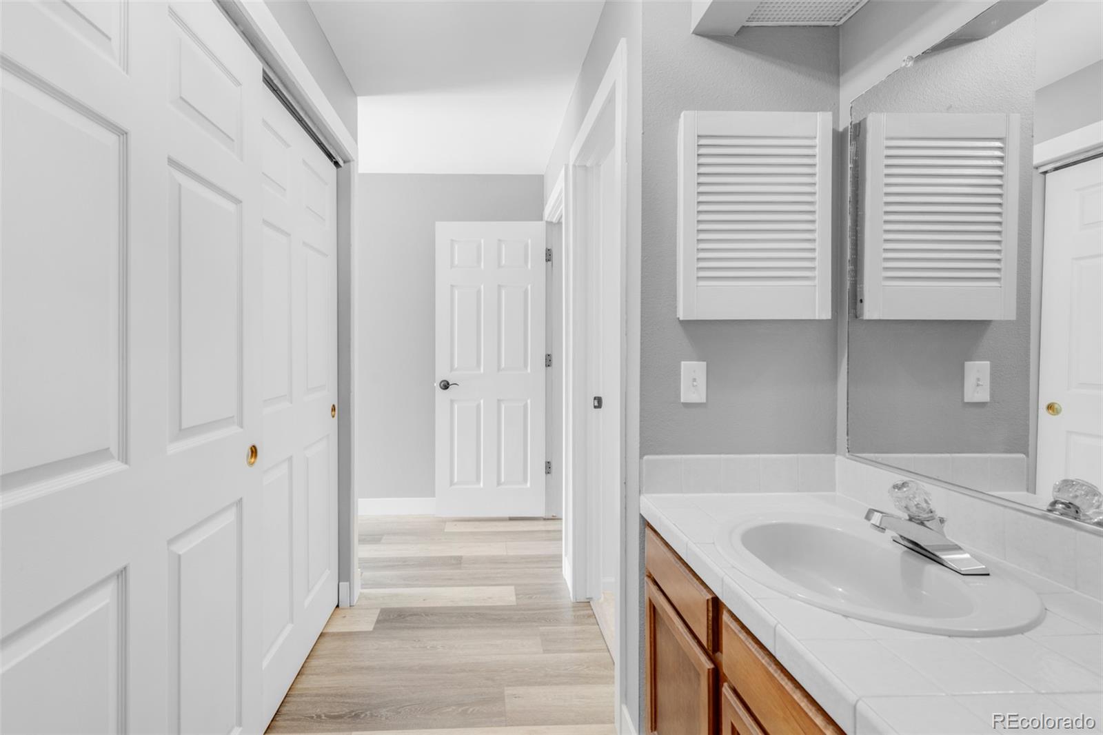 1569 S Syracuse Street