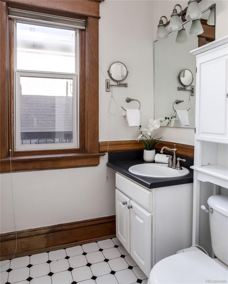 1210 E Colfax Avenue Unit: 402