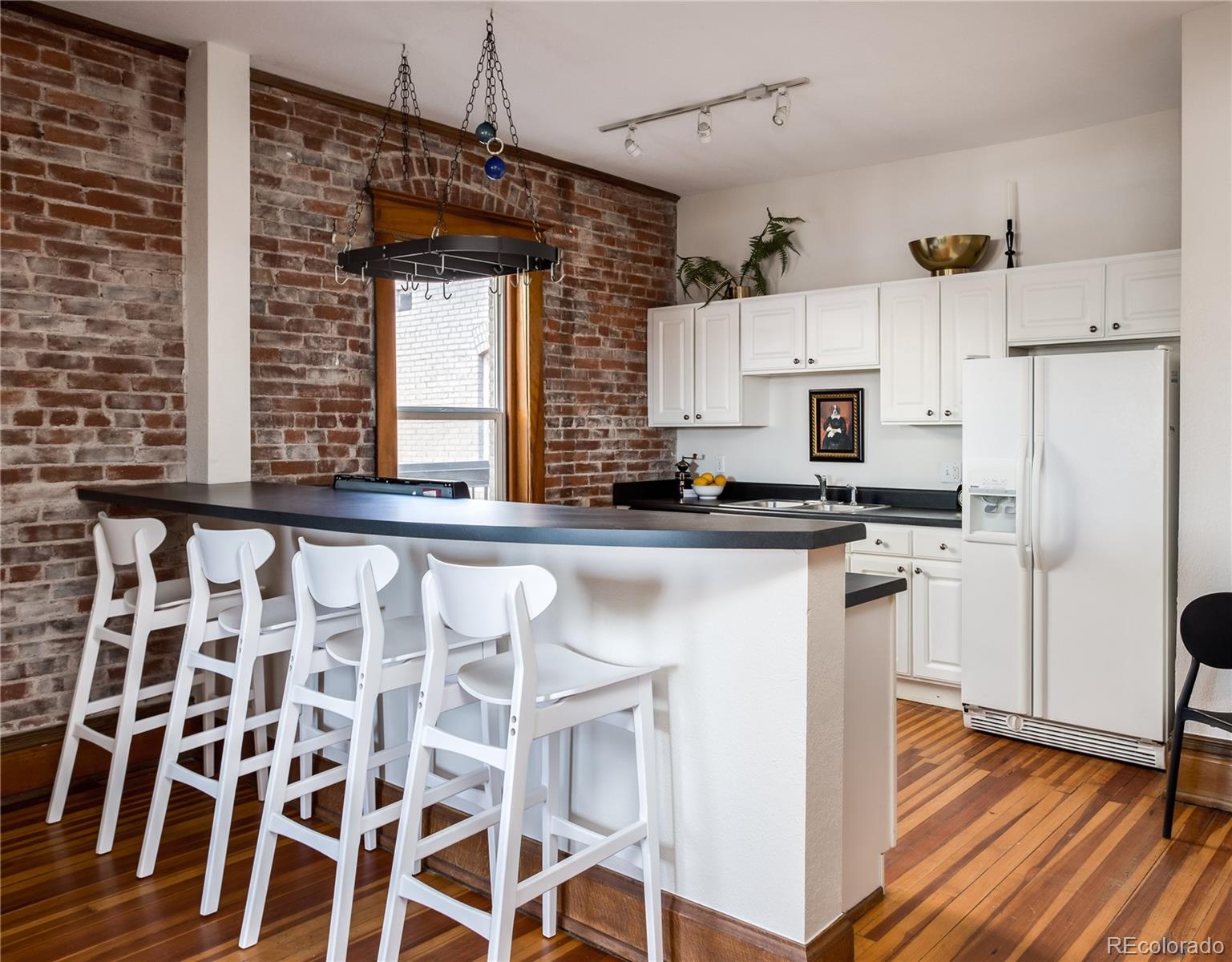 1210 E Colfax Avenue Unit: 402