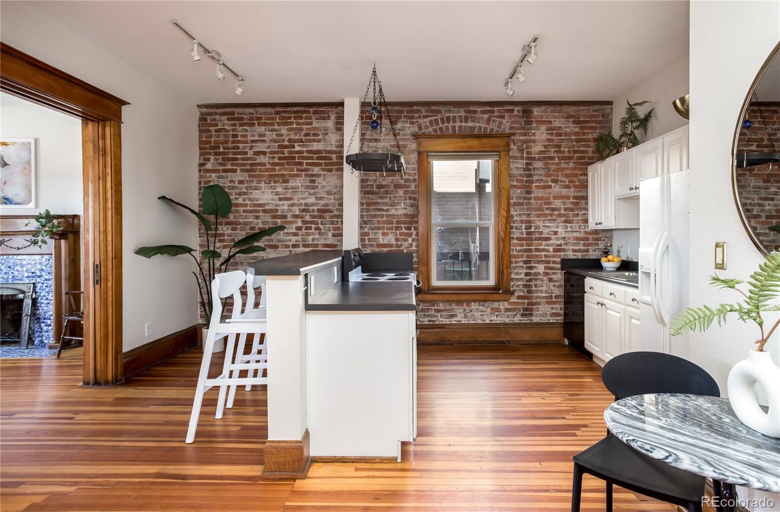 1210 E Colfax Avenue Unit: 402