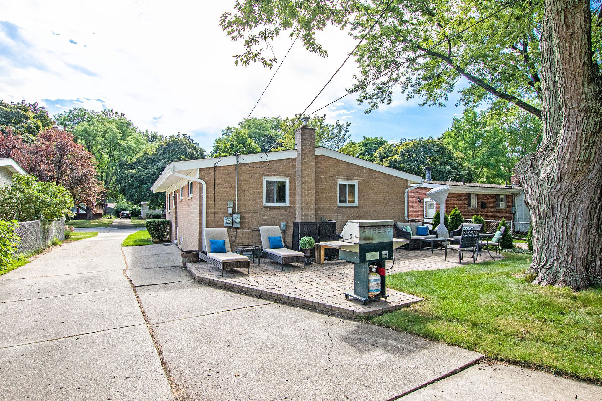 4709 ELMHURST Avenue