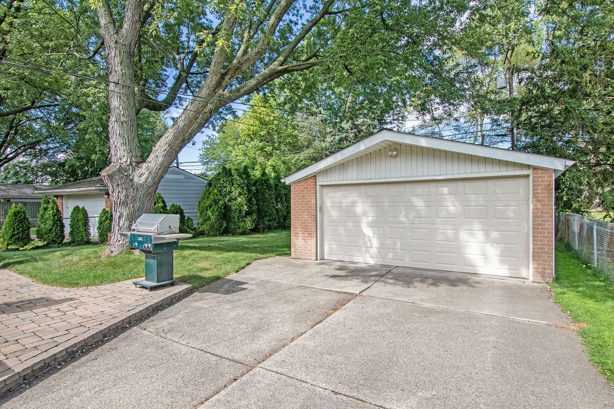 4709 ELMHURST Avenue