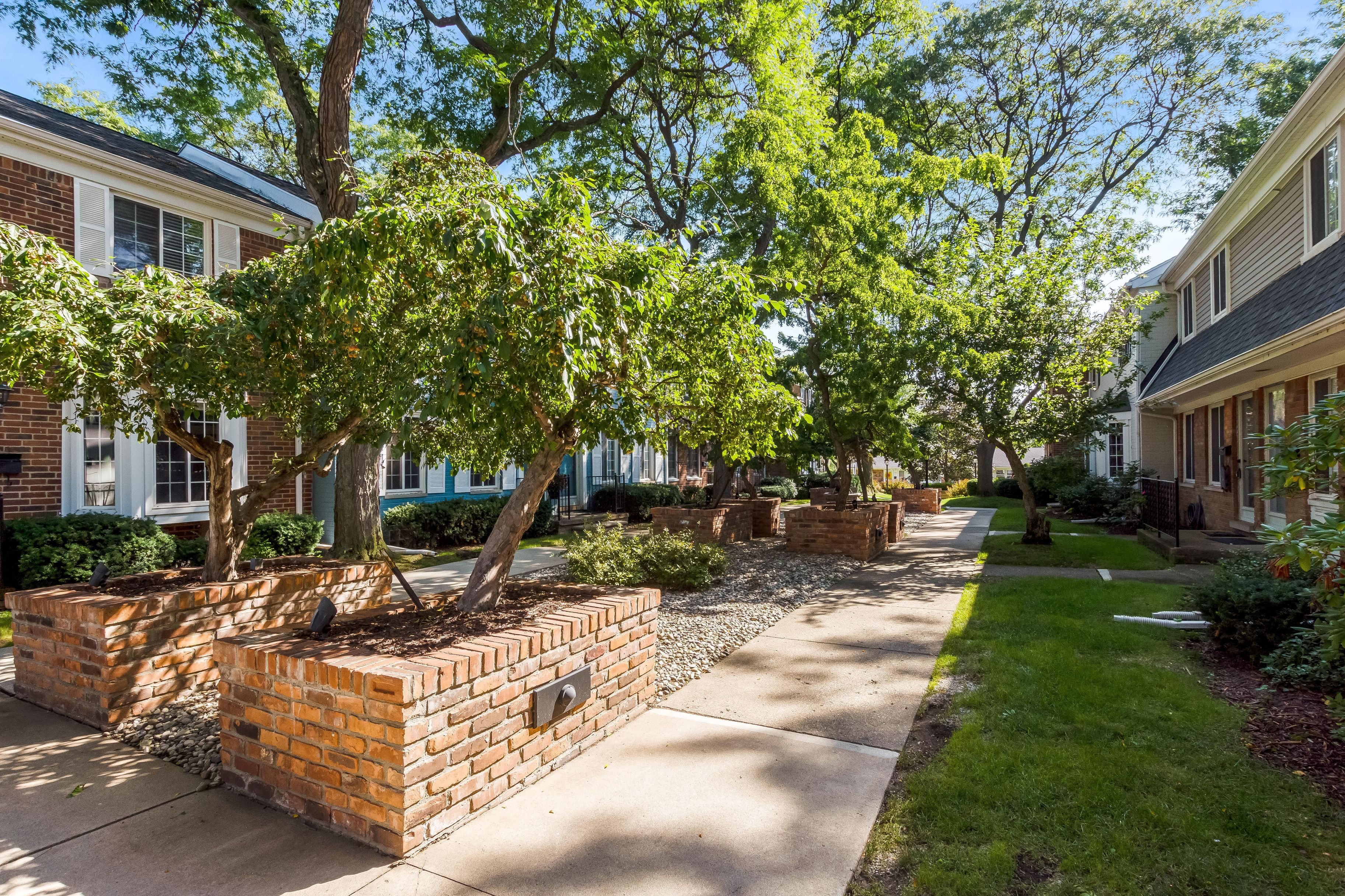 3405 W 14 MILE Road Unit: 4