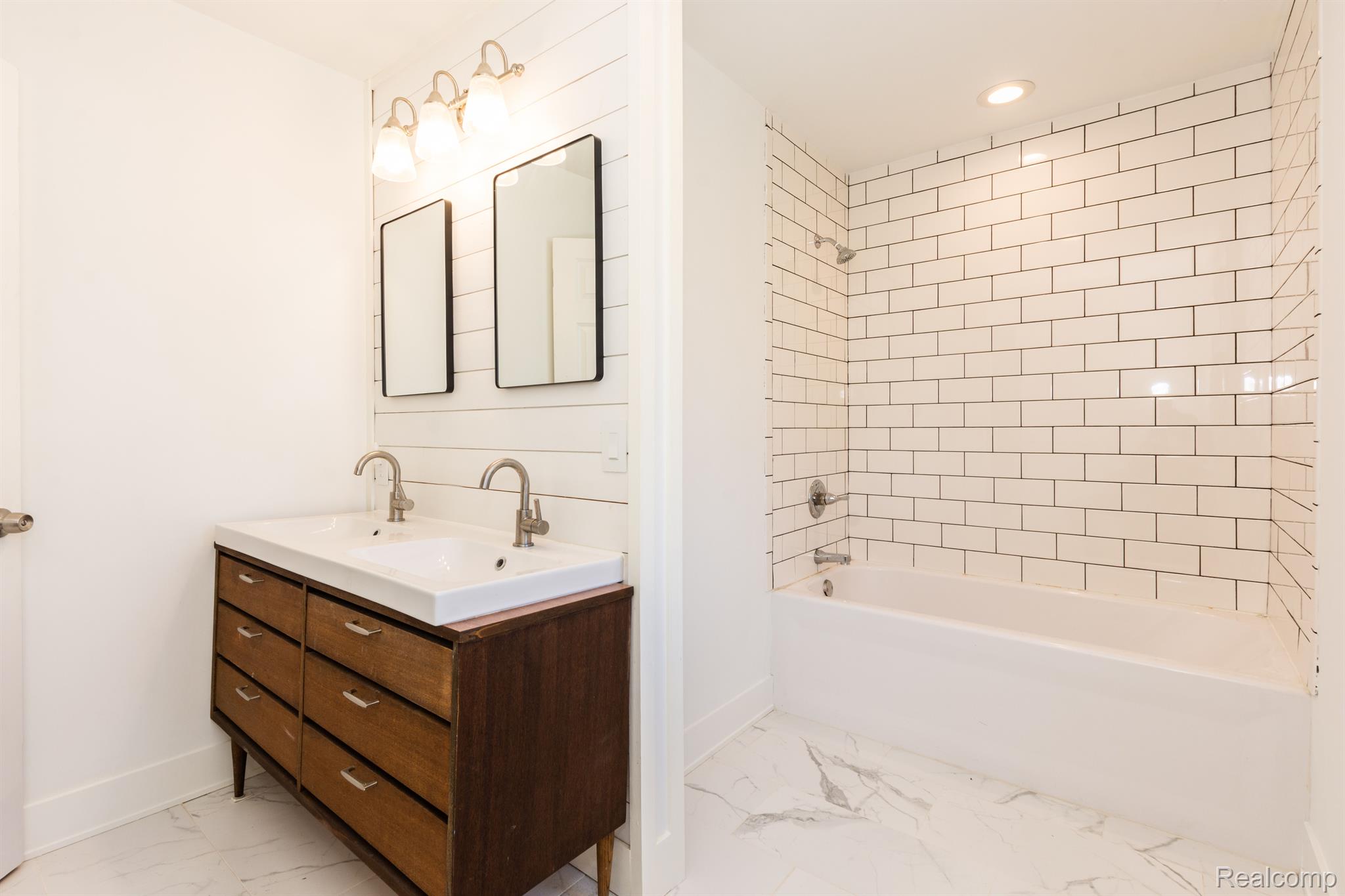 8440 MCKINLEY