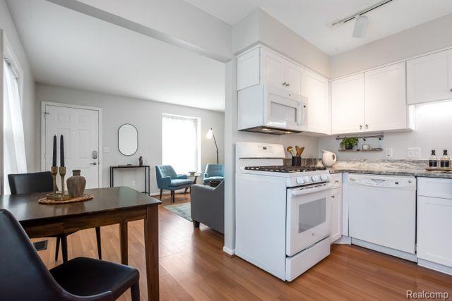 341 S CROOKS Road 1