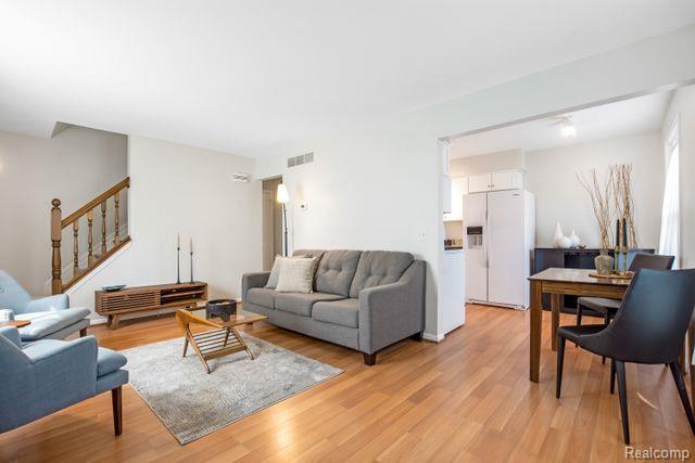 341 S CROOKS Road 1