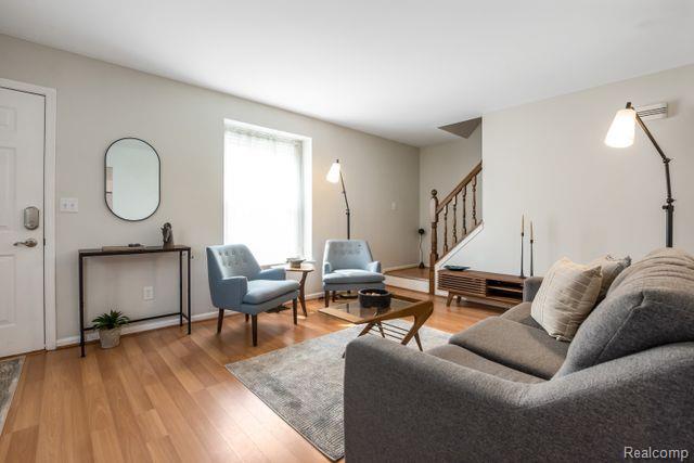 341 S CROOKS Road 1