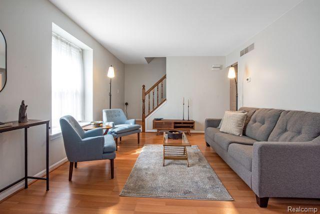 341 S CROOKS Road 1