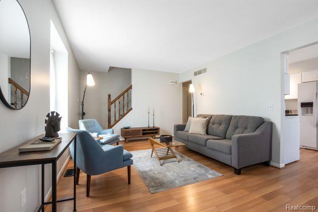 341 S CROOKS Road 1