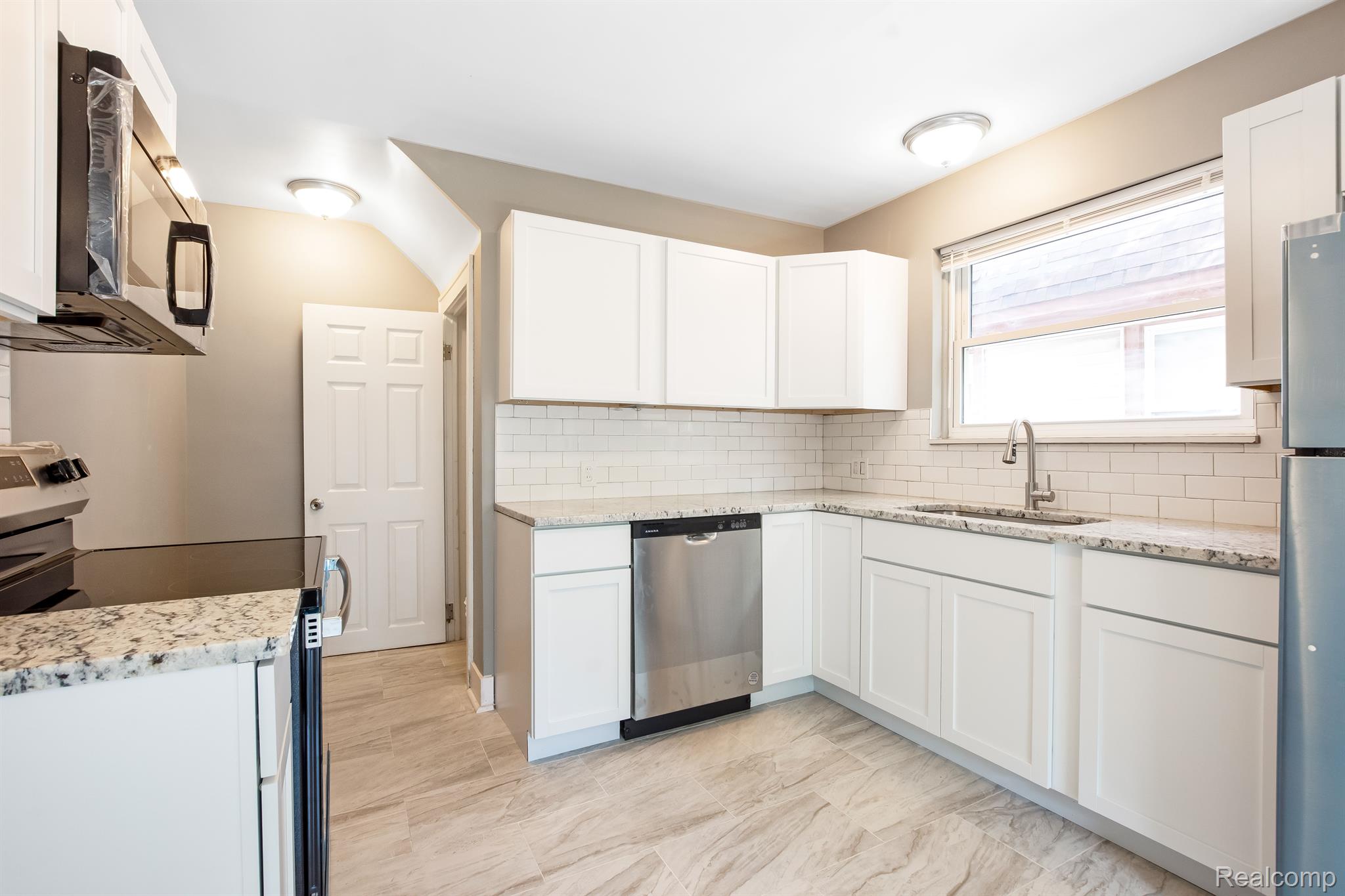 14748 WOODMONT Avenue