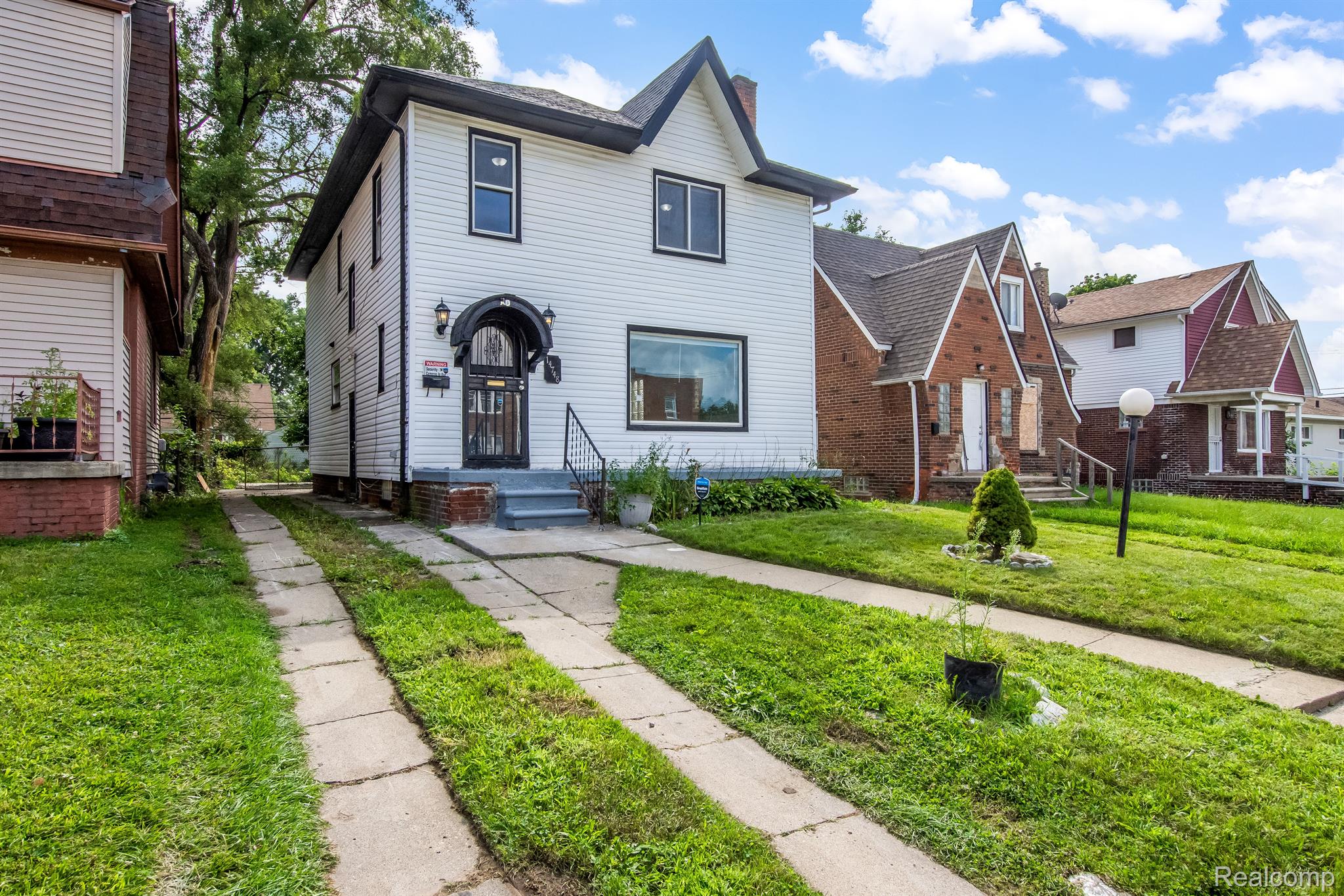 14748 WOODMONT Avenue