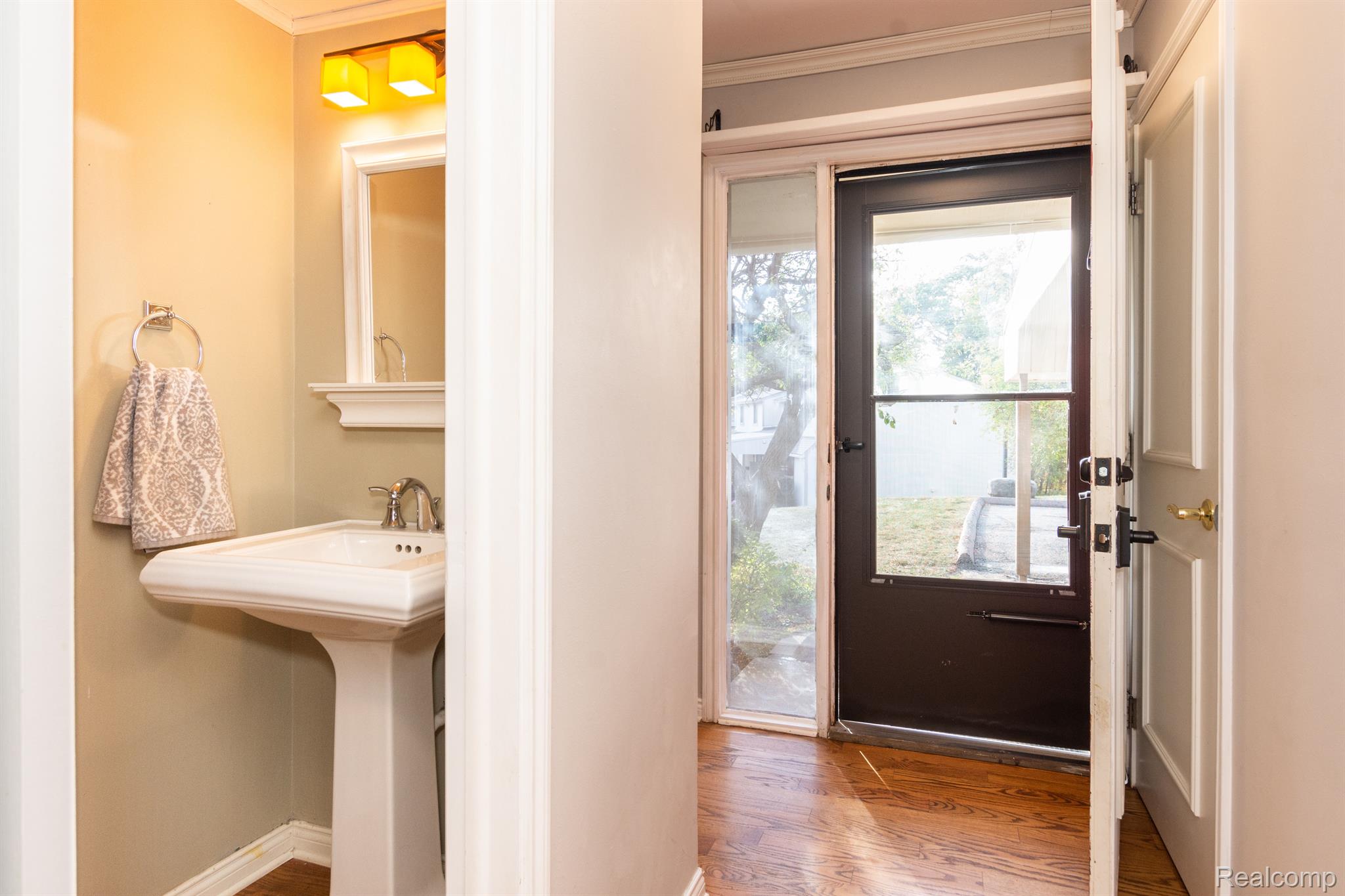 1591 CHARTER OAK Drive