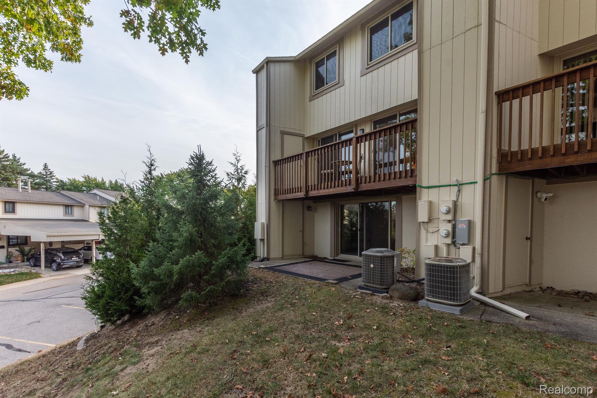 1591 CHARTER OAK Drive