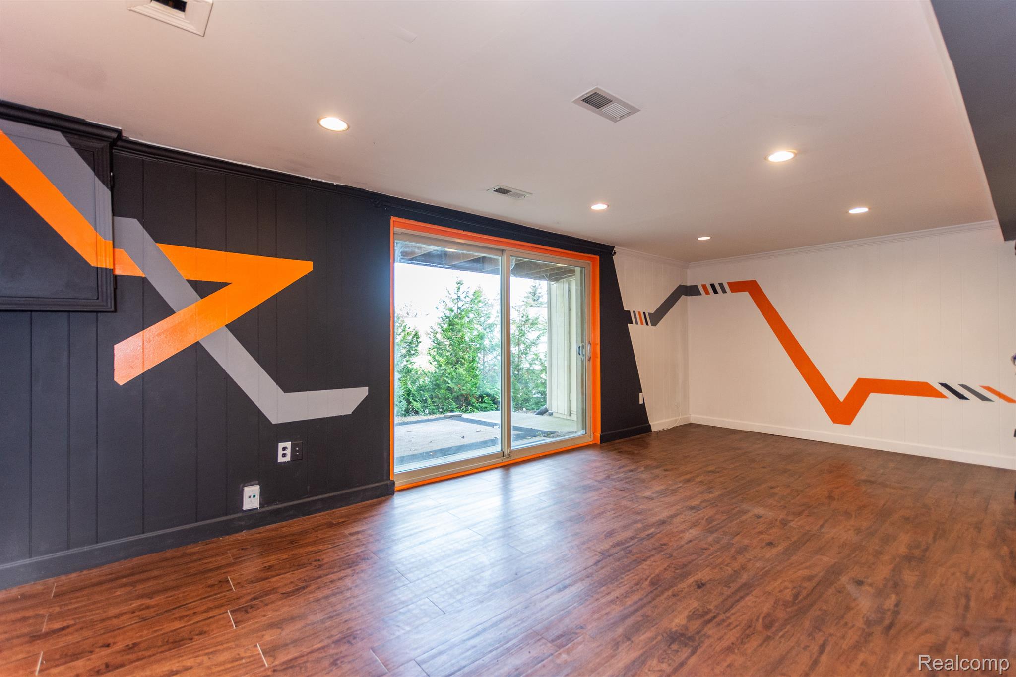 1591 CHARTER OAK Drive