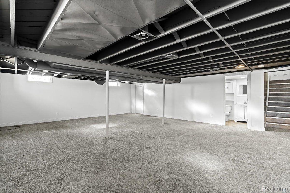 923 W Stephen Avenue