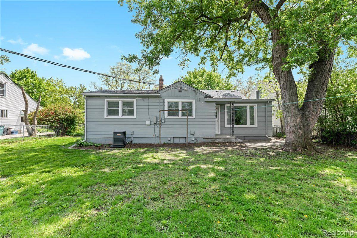 1428 LARKMOOR Boulevard