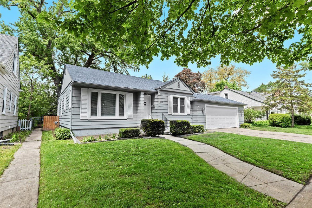 1428 LARKMOOR Boulevard