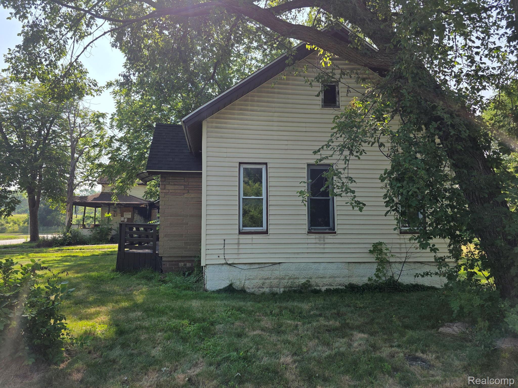 402 Oak Street