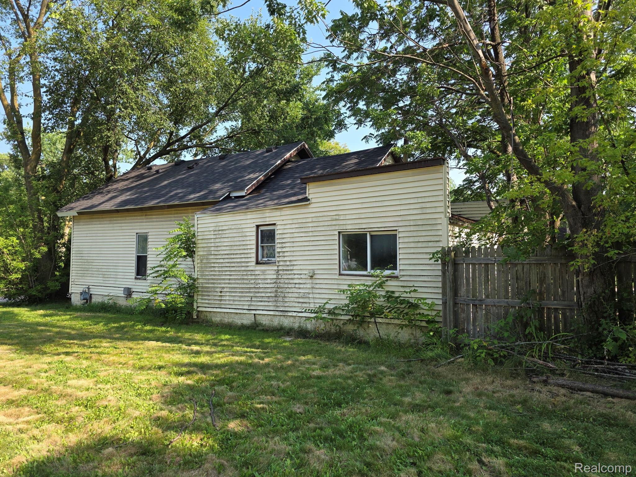 402 Oak Street