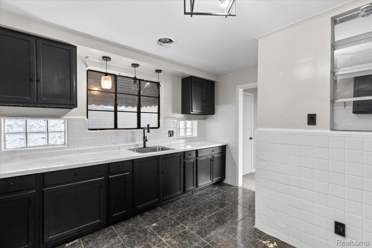 11856 Kilbourne Street