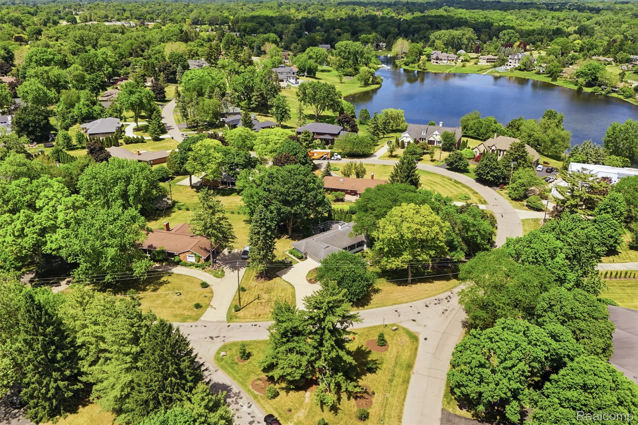 6998 Meadowlake Road