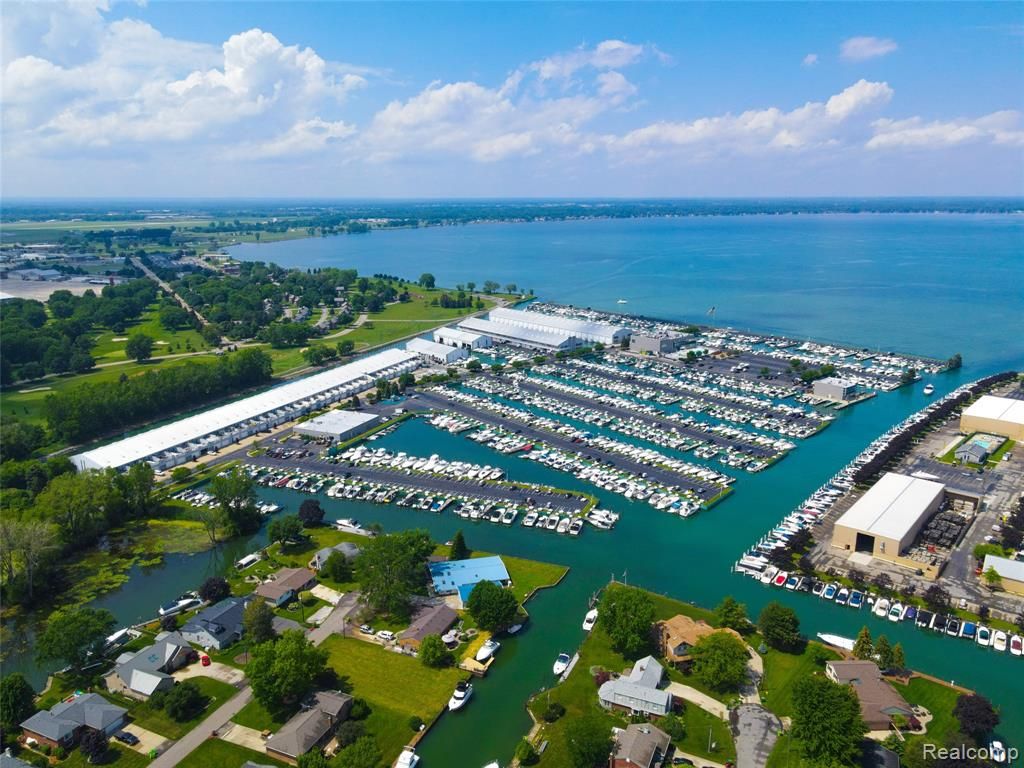 53 SEA RAY Boulevard