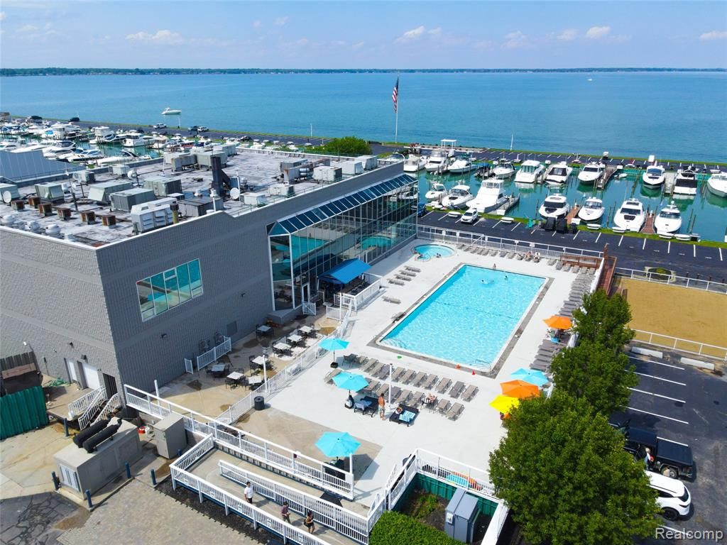 53 SEA RAY Boulevard