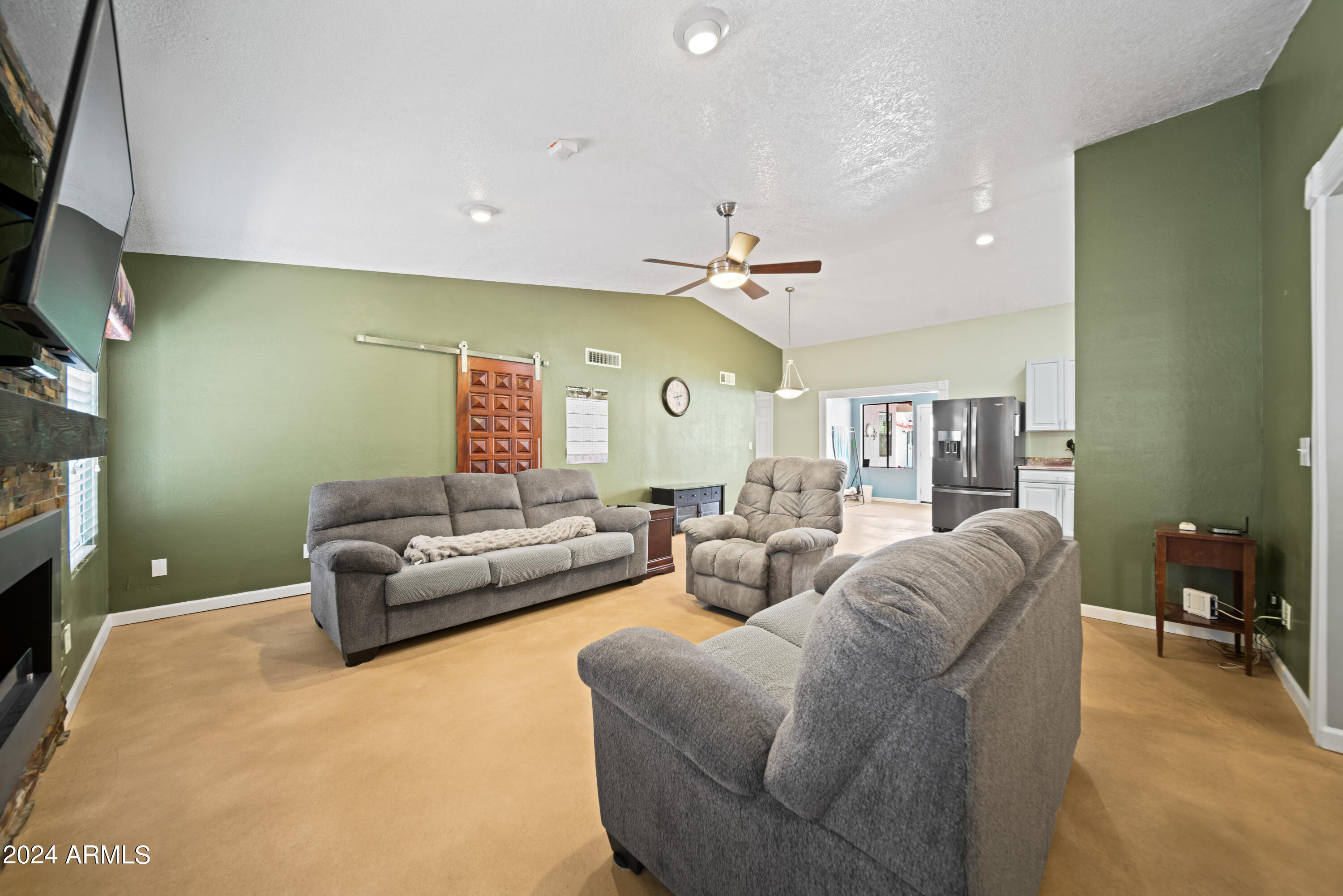 780 W SANTA FE Drive