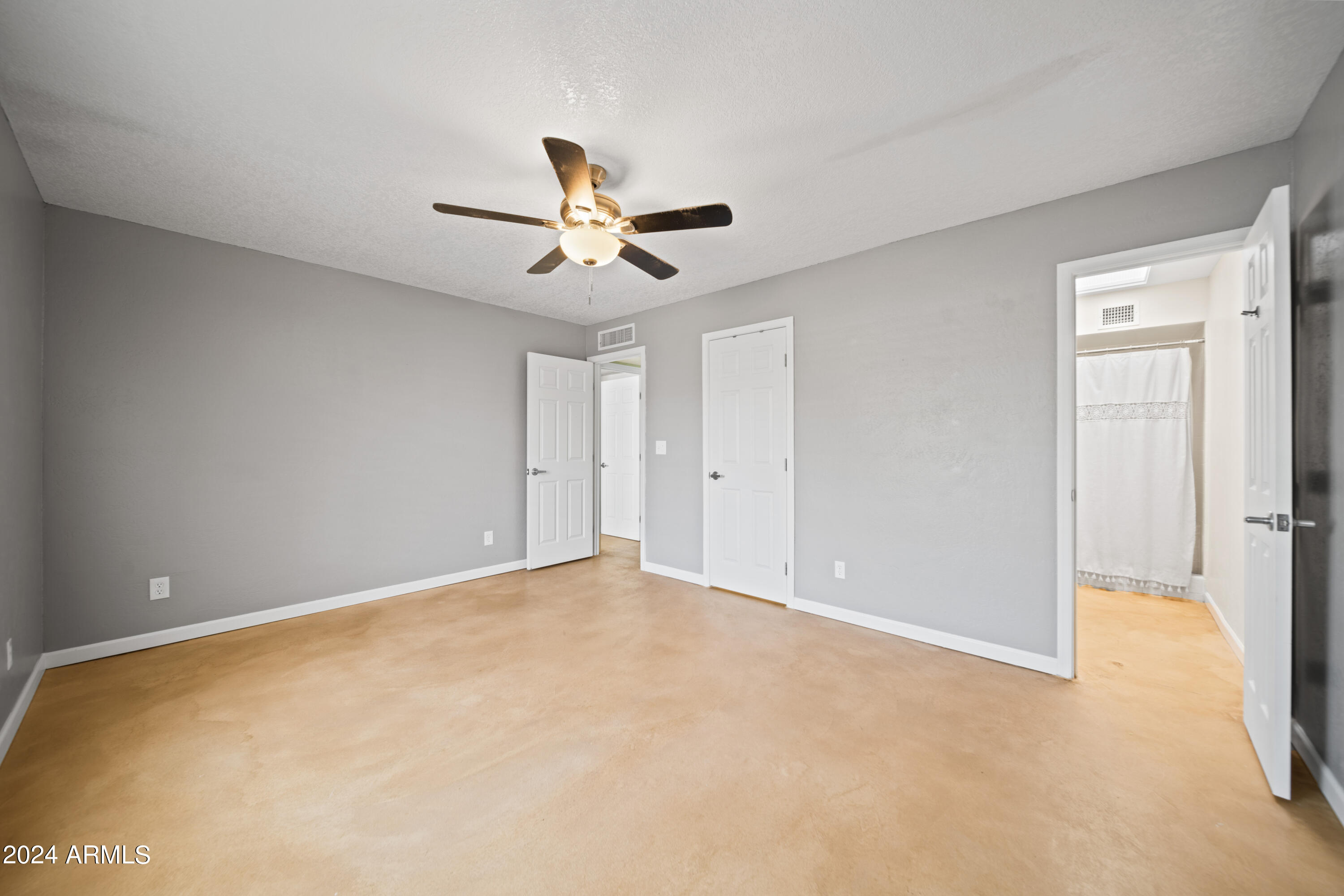 780 W SANTA FE Drive