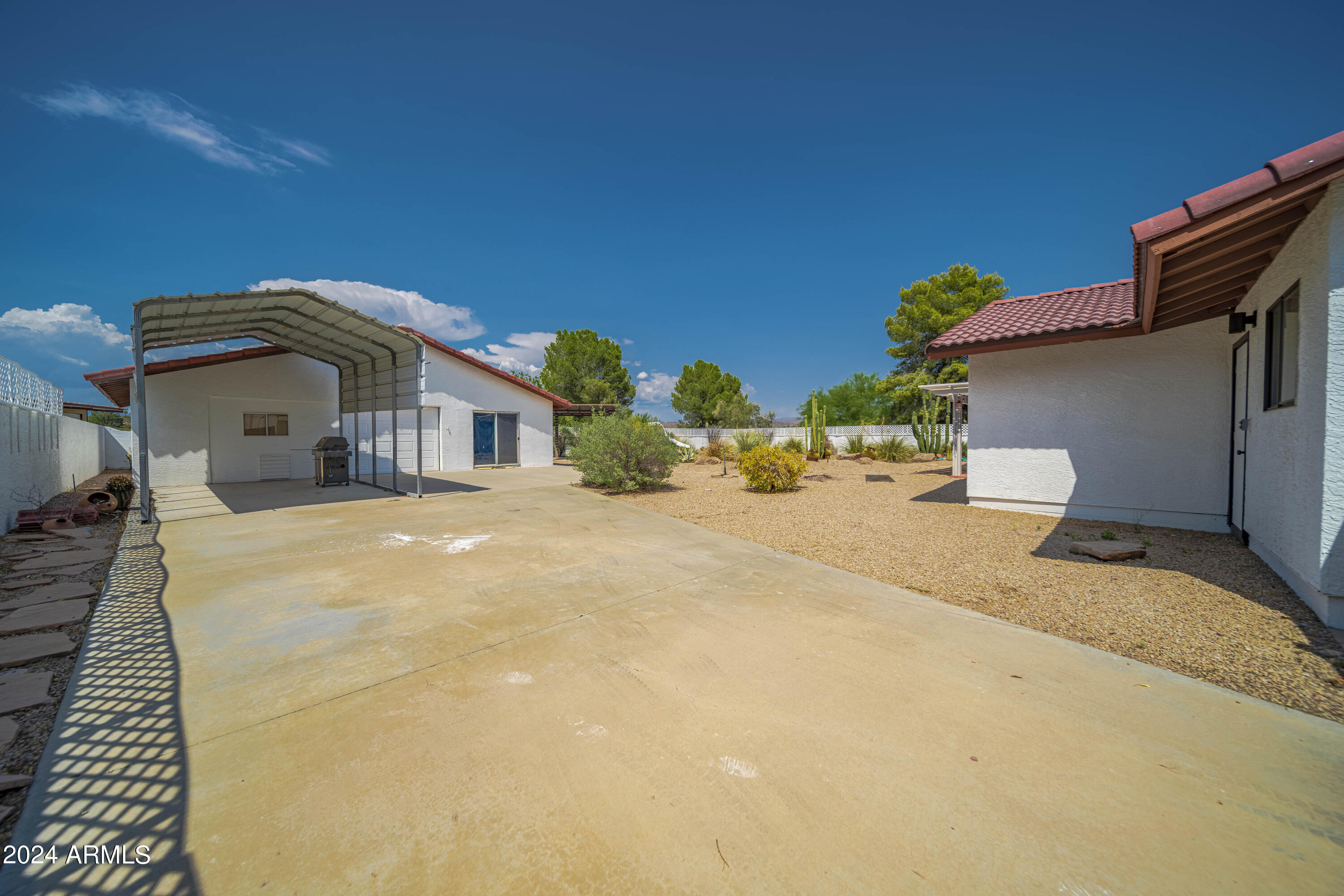 780 W SANTA FE Drive