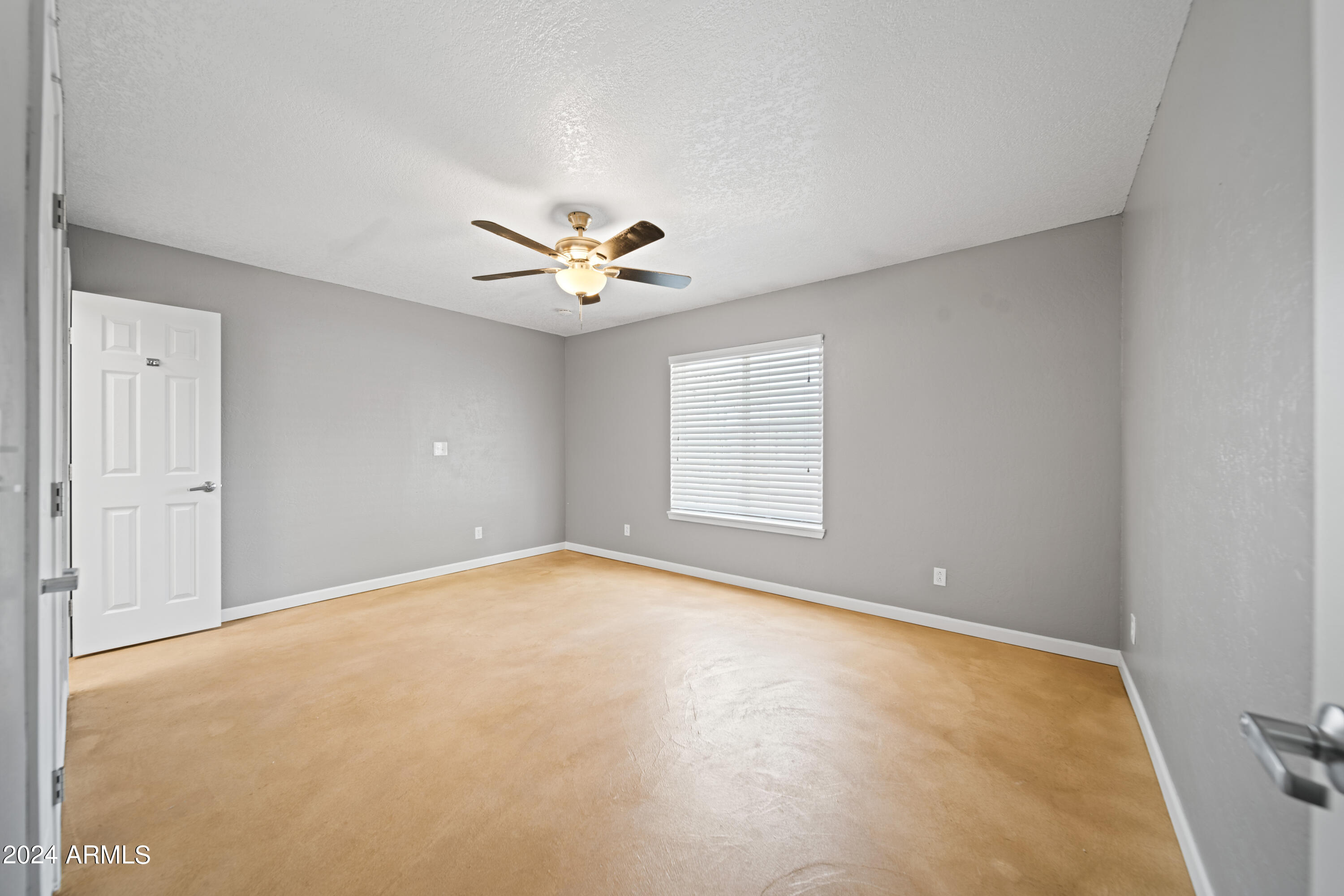 780 W SANTA FE Drive