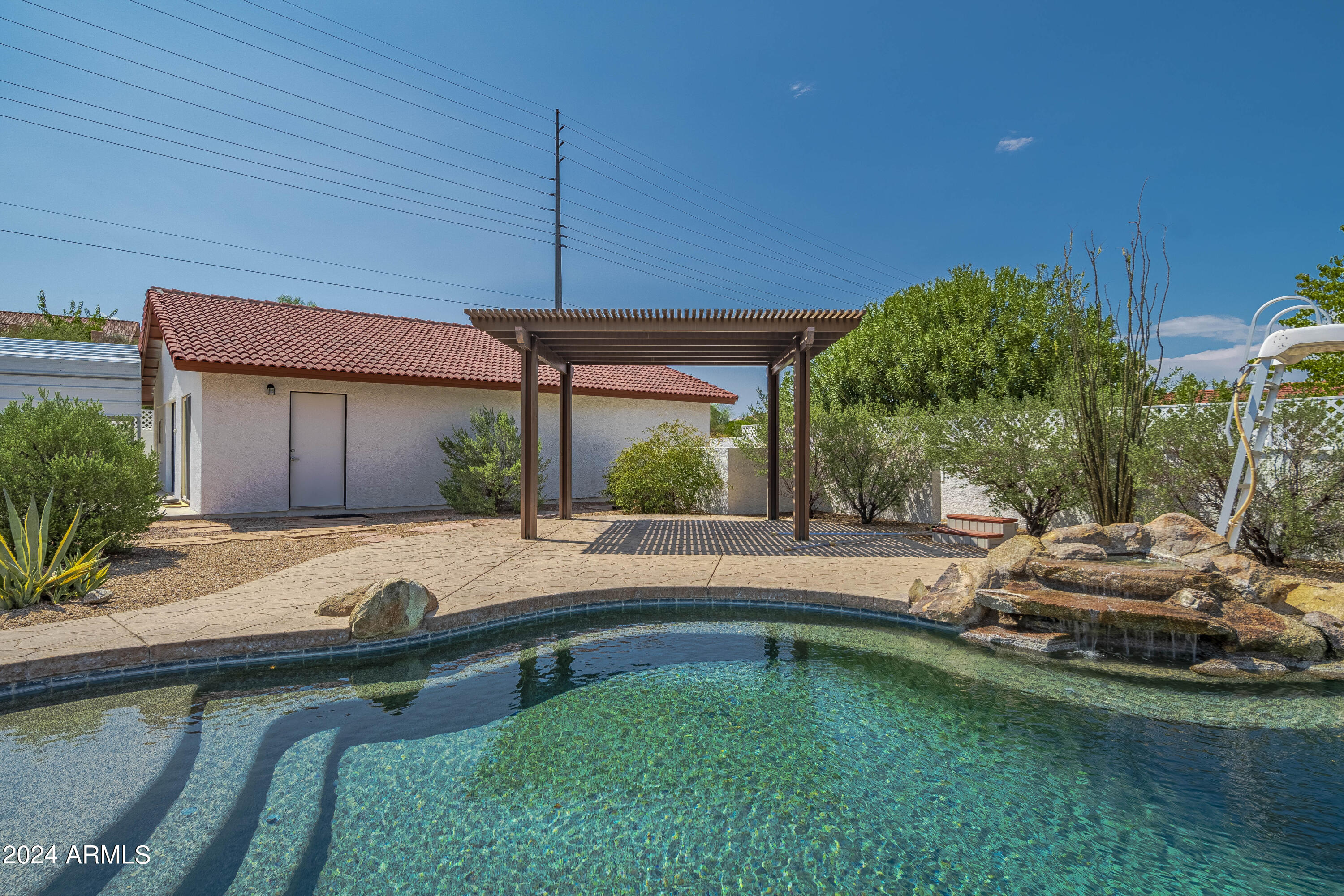 780 W SANTA FE Drive