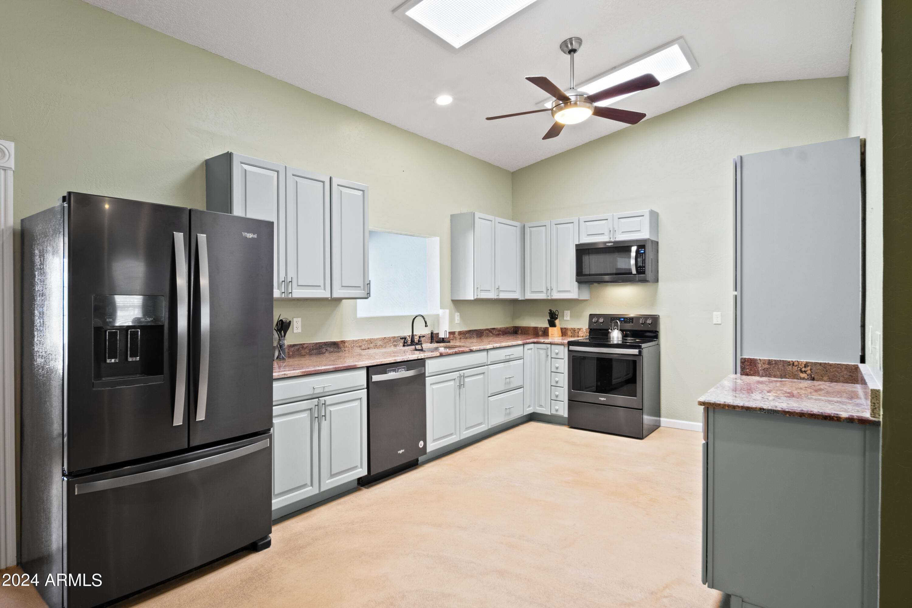 780 W SANTA FE Drive