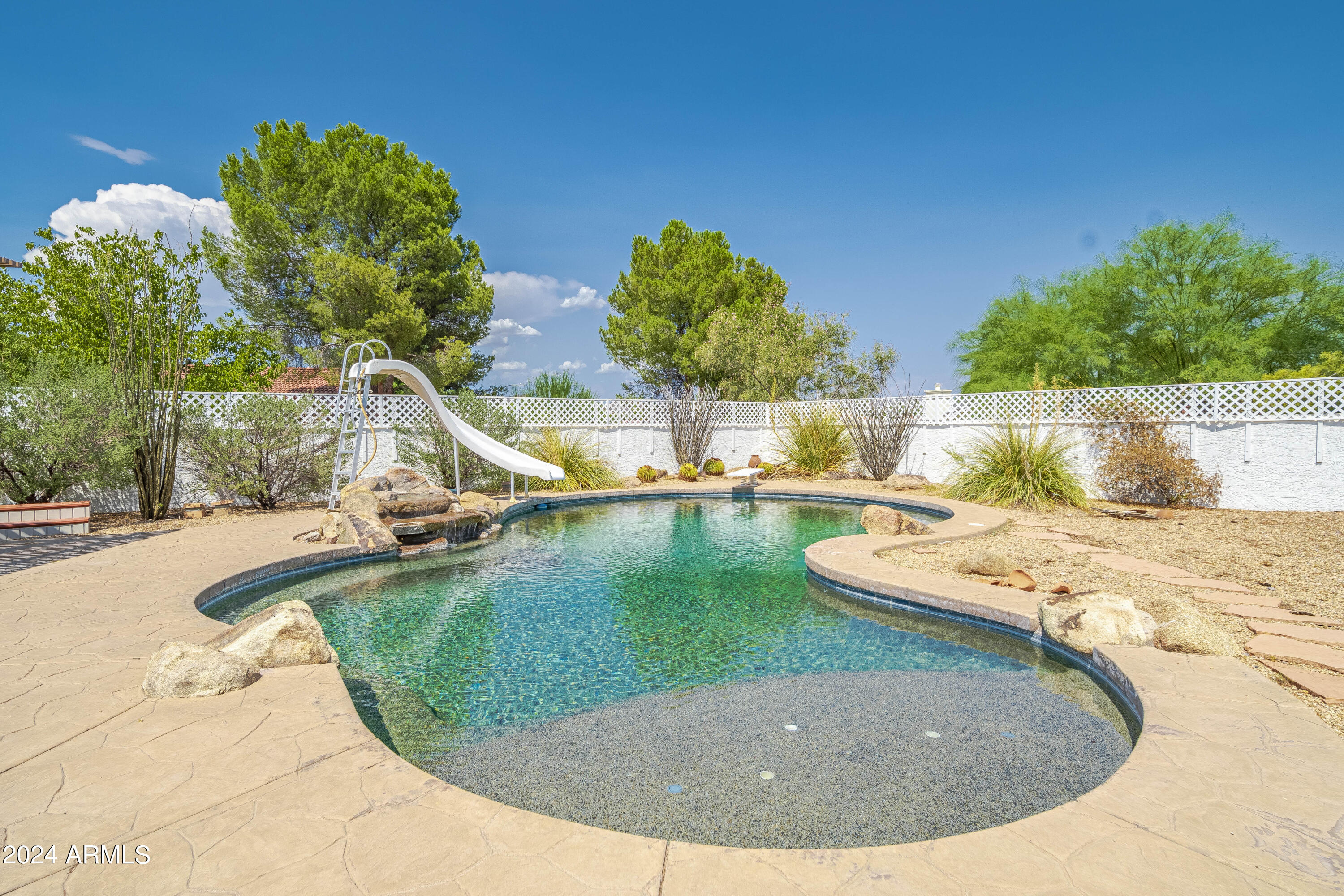 780 W SANTA FE Drive