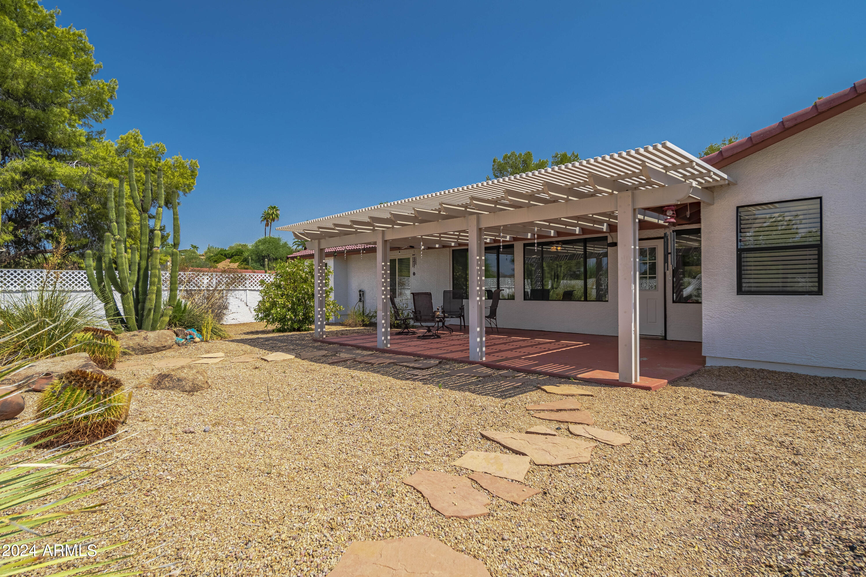 780 W SANTA FE Drive
