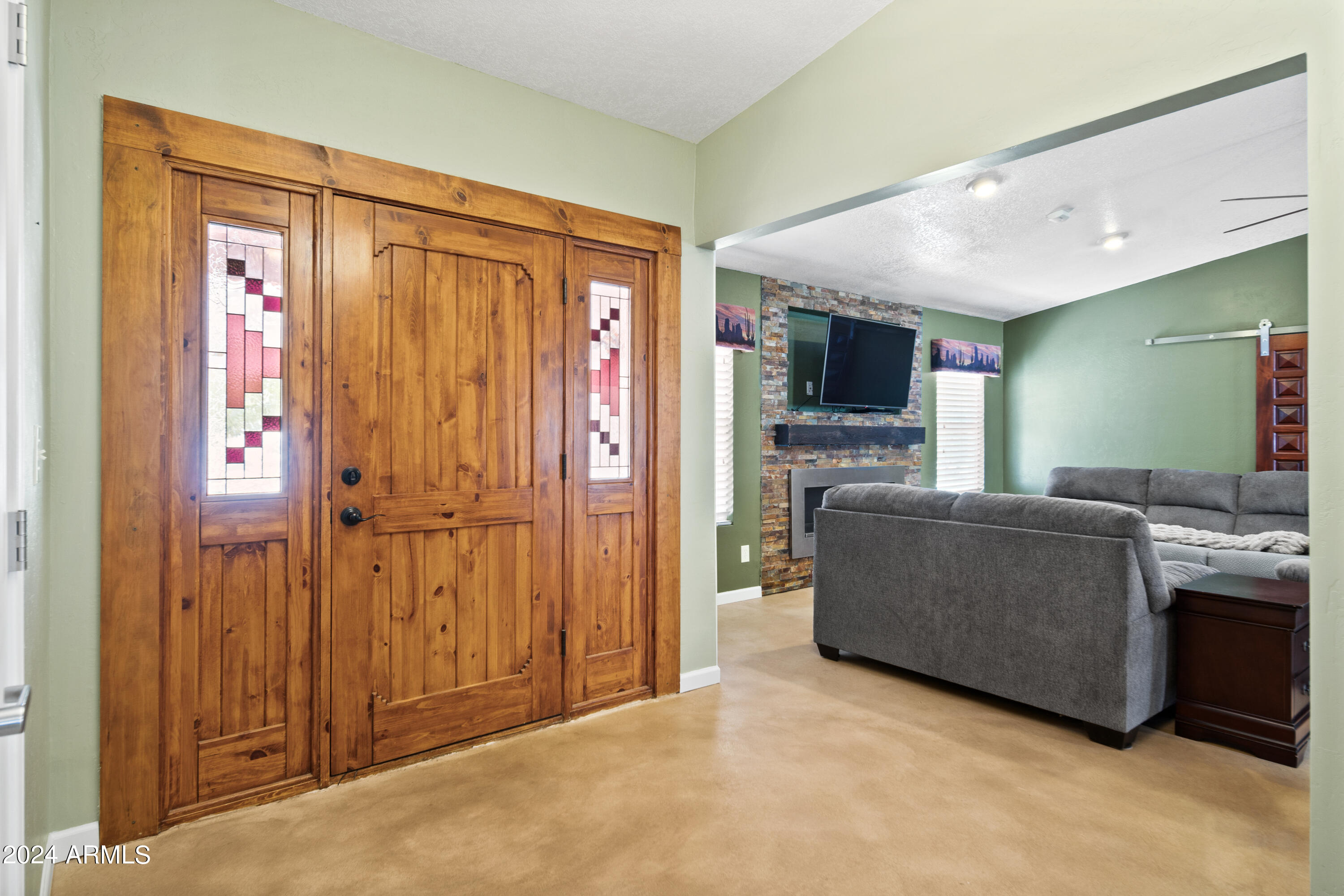 780 W SANTA FE Drive