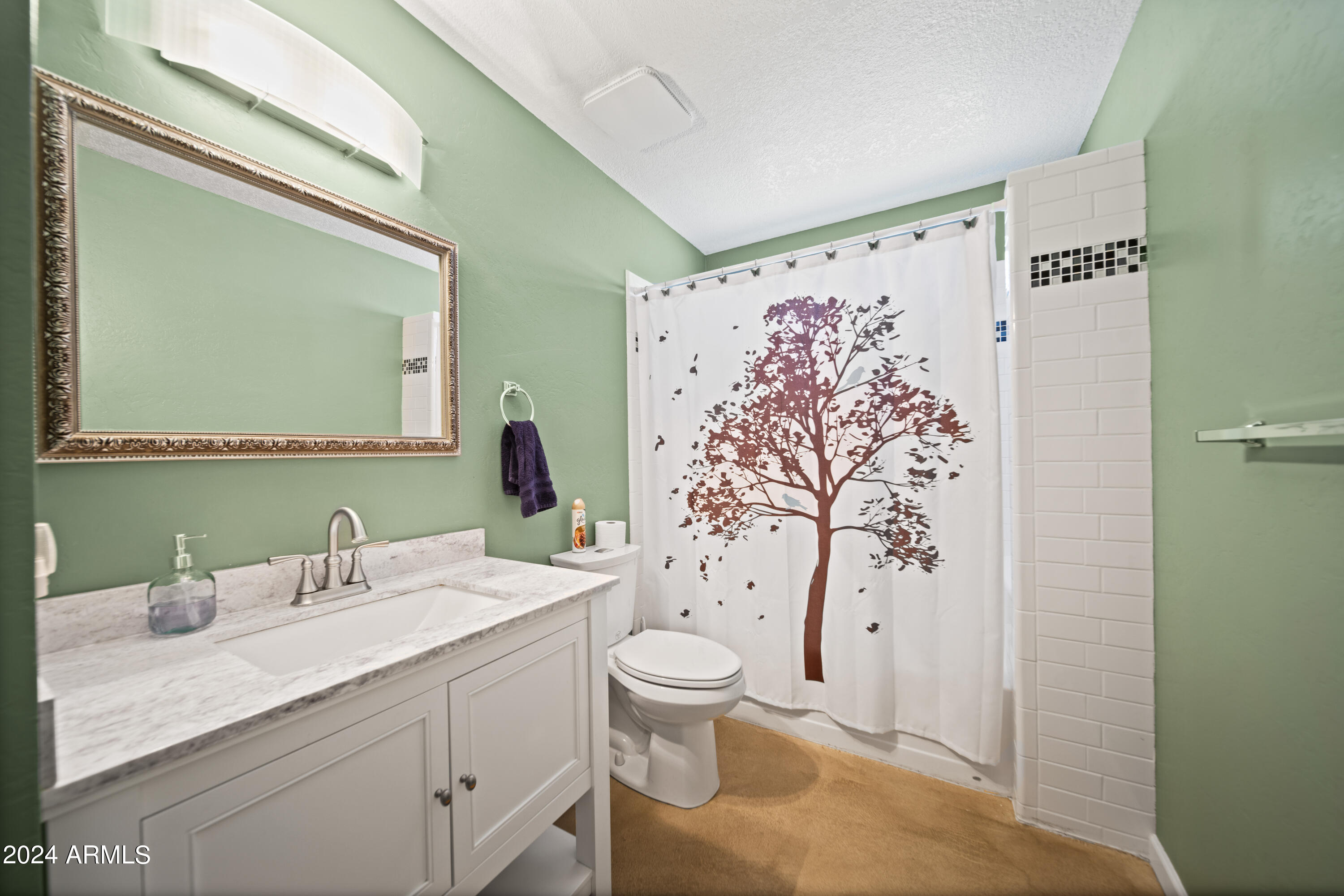 780 W SANTA FE Drive