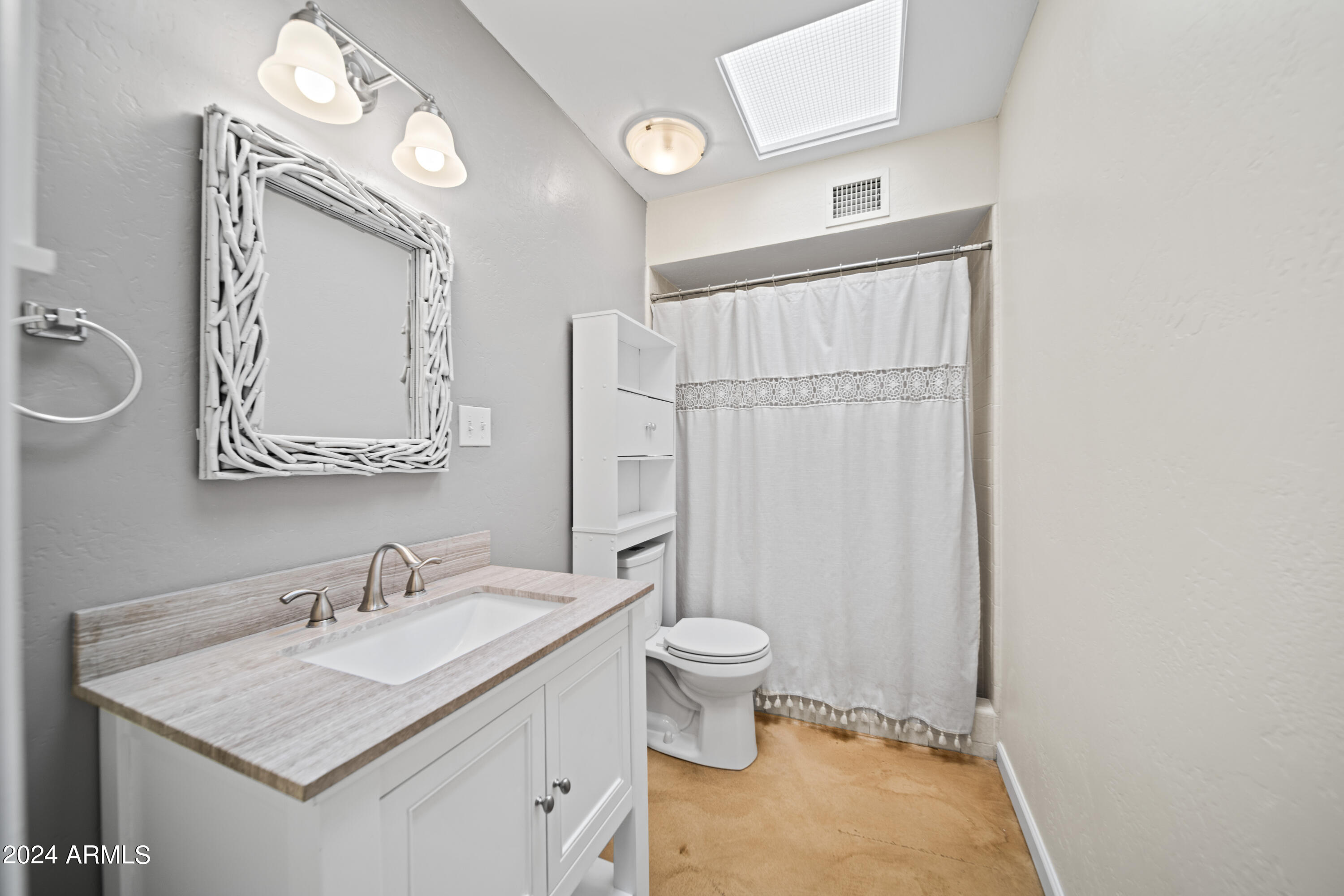 780 W SANTA FE Drive