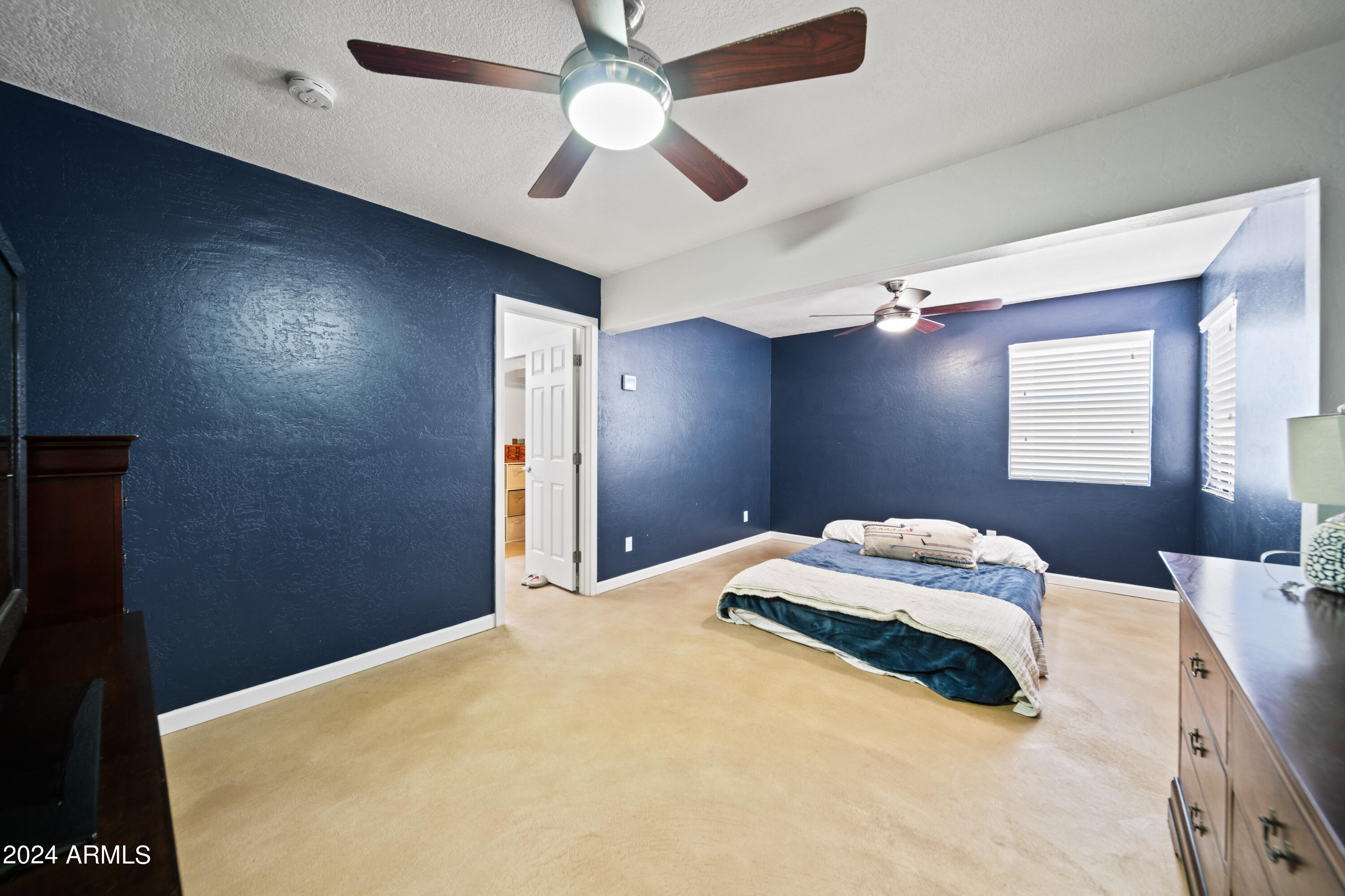 780 W SANTA FE Drive